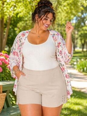 Lily Morgan Cream Tailored Shorts Lace Hem Detail Size Plus - Size 1x